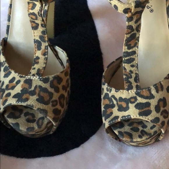 Very cute leopard heels - Picture 2 of 7